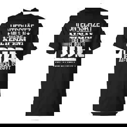 Herren Unterschätze Niemals Einen Alten Mann Aufgewachsen Ddr T-Shirt - Seseable