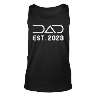 Dad Est 2023 Fathers Day Daddy Expecting Baby Best Dad Men Unisex Tank Top | Mazezy