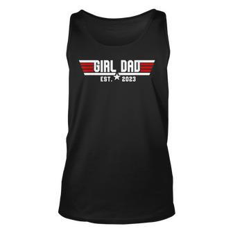 Mens Dad Est 2023 Dad To Be New Baby Daddy Fathers Day Tank Top | Mazezy