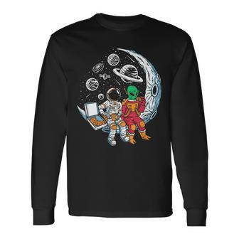 Astronaut And Alien Love Eating Pizza Exploring Space Long Sleeve T-Shirt - Seseable