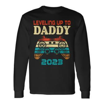 Retro Vintage Leveling Up To Daddy 2023 Promoted To Dad Long Sleeve T-Shirt - Seseable