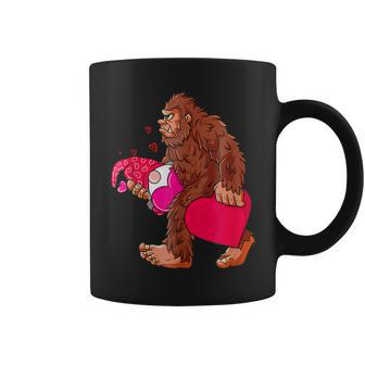Bigfoot-Loves Gnome Funny Valentines Day Costumes Coffee Mug - Seseable