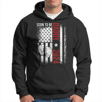Mens Soon To Be Daddy Est2024 New Dad Pregnancy Fathers Day Hoodie - Thegiftio UK