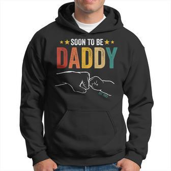 Soon To Be Daddy Est2023 Retro Vintage Dad Fathers Day Hoodie - Thegiftio UK