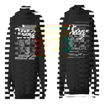 90 Year Old Vintage 1933 Limited Edition 90Th Birthday Retro Sweatshirt - Thegiftio