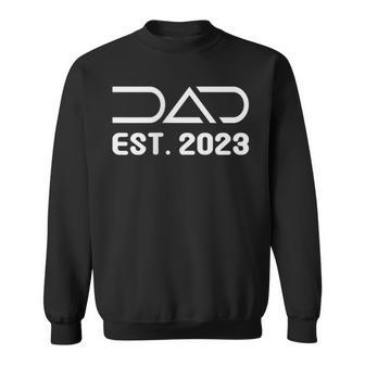 Dad Est 2023 Fathers Day Daddy Expecting Baby Best Dad Men Sweatshirt | Mazezy