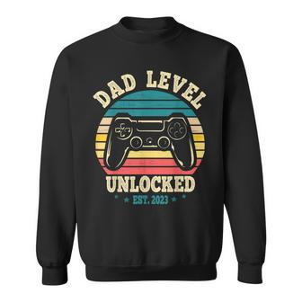 Dad Level Unlocked Est 2023 New Daddy I Leveled Up To Dad Sweatshirt - Thegiftio UK