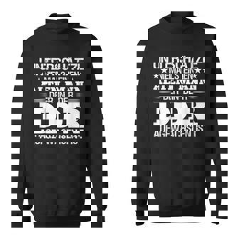Herren Unterschätze Niemals Einen Alten Mann Aufgewachsen Ddr Sweatshirt - Seseable