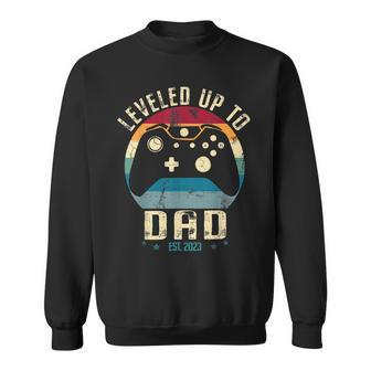 I Leveled Up To Daddy 2023 Promoted To Dad Soon To Be Dad Sweatshirt - Thegiftio UK