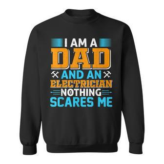 Mens Electritian And Dad Nothing Scares Me Funny Birthday Men Sweatshirt - Seseable