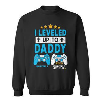 Mens I Leveled Up To Daddy 2023 Gamer Funny Soon To Be Dad 2023 Sweatshirt - Thegiftio UK