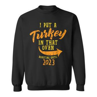 Mens I Put Turkey In That Oven 2023 Thanksgiving Pregnancy Men Sweatshirt - Seseable