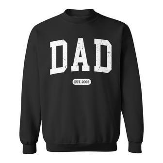 Mens Soon To Be Daddy Est 2023 New Dad Pregnancy Father Day Sweatshirt - Thegiftio UK