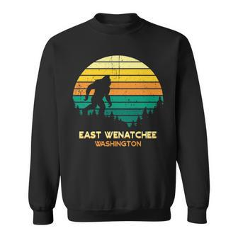 Retro East Wenatchee Washington Big Foot Souvenir V2 Sweatshirt - Seseable