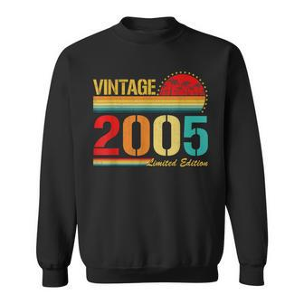 Vintage Born In 2005 Birthday Year Party Wedding Anniversary Sweatshirt - Seseable