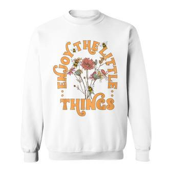 Vintage Enjoy The Little Things Bees And Flowers Lover Women Sweatshirt - Seseable