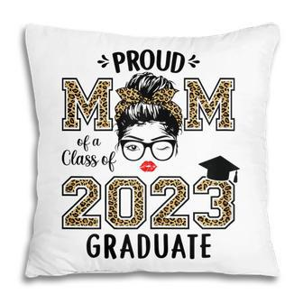 Proud Mom Of A 2023 Graduate Leopard Print Messy Bun Senior Gift For Womens Pillow | Mazezy