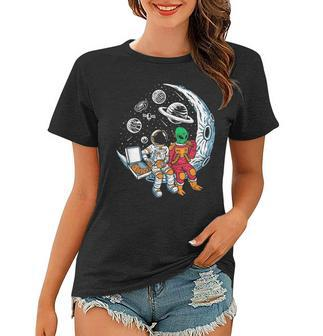 Funny Astronaut And Alien Love Eating Pizza Exploring Space Women T-shirt - Seseable