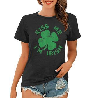 Funny St Saint Patricks Day Kiss Me Im Irish Women T-shirt | Mazezy