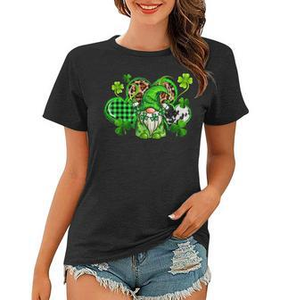 Gnome Holding Heart Shamrock Leopard Plaid St Patricks Day Women T-shirt - Seseable