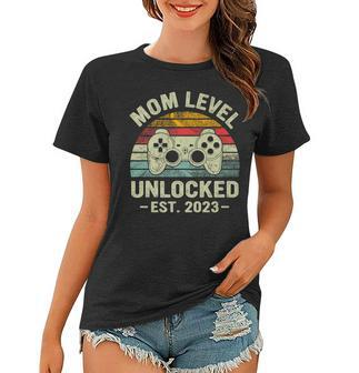 Retro Mom Level Unlocked Est 2023 - Funny New Mom Women T-shirt - Seseable