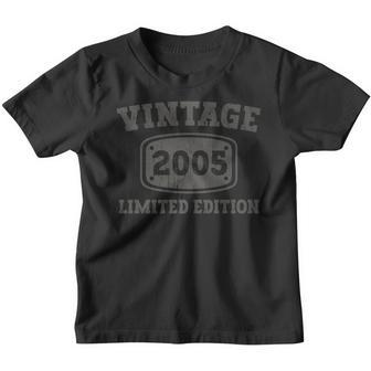 18 Year Old Vintage 2005 Cool 18Th Birthday Gifts Boys Girls Youth T-shirt - Seseable