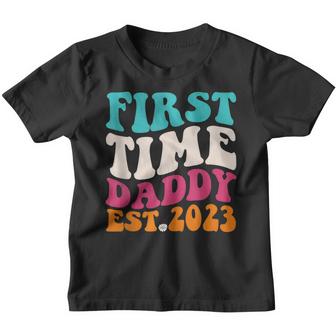 Mens First Time Daddy New Dad Est 2023 Fathers Day Dad Baby Kids  Youth T-shirt