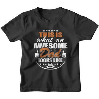 Father Dad Day This Is What An Awesome Dad Looks Like Youth T-shirt - Thegiftio UK