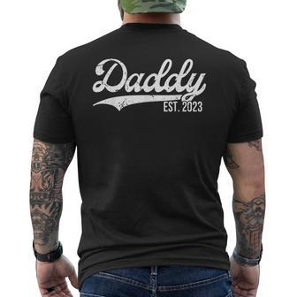 Mens Daddy Est 2023 Pregnancy Announcement Soon To Be Promoted Men's T-shirt Back Print - Seseable