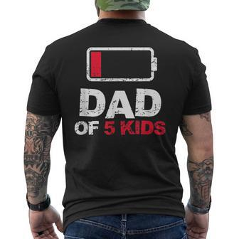 Vintage Dad Dad Of 5 Kids Battery Low Fathers Day Men's T-shirt Back Print - Seseable