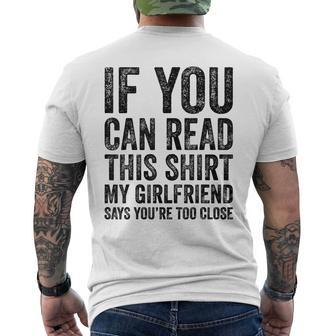 If You Can Read This My Girlfriend Says Too Close Men's Back Print T-shirt | Mazezy