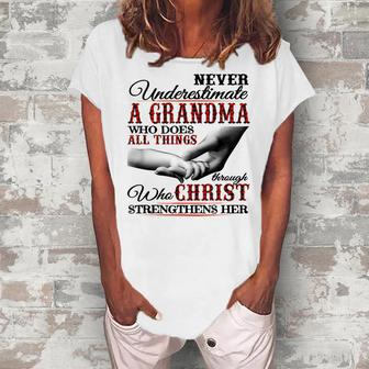 Never Underestimate A Grandma Who Does All Things Women's Loosen T-Shirt | Mazezy