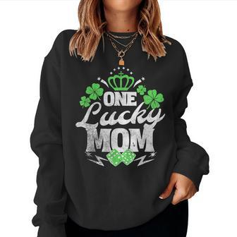 One Lucky Mom St Patricks Day Gift Vintage 70S Dice Women Crewneck Graphic Sweatshirt - Seseable