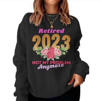 Proud Women Retired 2023 Retirement Flower Lover Grandma Women Crewneck Graphic Sweatshirt - Seseable