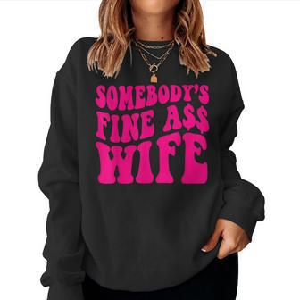 Somebodys Fine As Wife Funny Mama Mom Saying Cute Retro Women Crewneck Graphic Sweatshirt - Seseable
