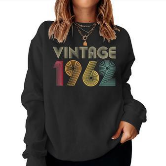 Vintage 1962 60Th Birthday Gift 60 Years Old Men Women Retro Women Crewneck Graphic Sweatshirt - Seseable
