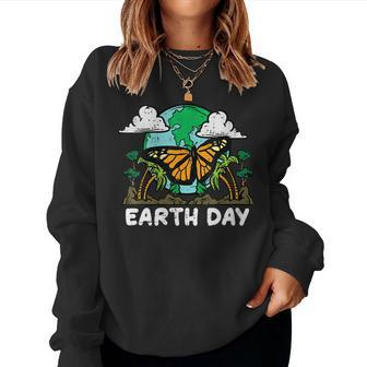 Womens Earth Day Monarch Butterfly Cute Environment Men Women Kids  Women Crewneck Graphic Sweatshirt