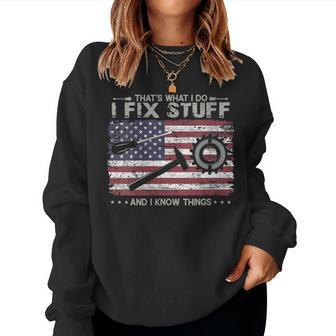 Womens Thats What I Do I Fix Stuff And I Know Things Fathers Day Women Crewneck Graphic Sweatshirt - Thegiftio UK