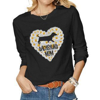 Dog Mom On Love Heart White Daisy Flowers Dachshund V2 Women Graphic Long Sleeve T-shirt - Seseable