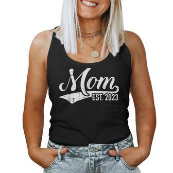 Mom Est 2023 For New Dad Soon To Be Mommy 2023 Women Tank Top | Mazezy