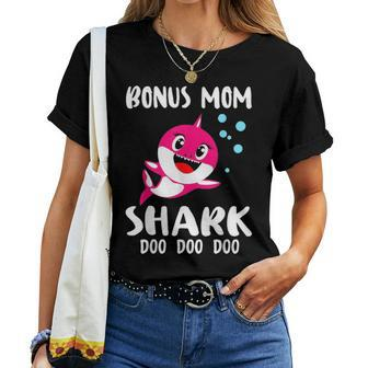 Bonus Mom Shark Doo Doo Matching Family Gift Women T-shirt - Seseable