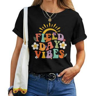 Field Day Groovy Field Day Vibes Student Teacher Gifts Women Crewneck Short T-shirt - Thegiftio UK