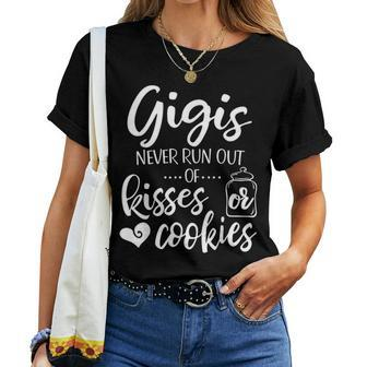 Gigis Kitchen Has Kisses Cute Grandmother Mothers Day Gift Women T-shirt - Seseable