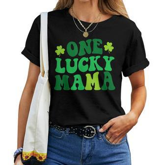 One Lucky Mama Retro Vintage St Patricks Day Clothes Women T-shirt | Mazezy