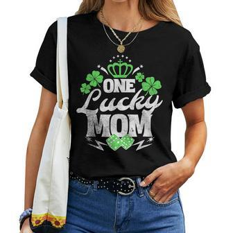 One Lucky Mom St Patricks Day Gift Vintage 70S Dice Women T-shirt - Seseable