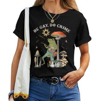 Vintage Cottagecore Frog Mushroom Aesthetic Be Gay Do Crime Women T-shirt - Seseable