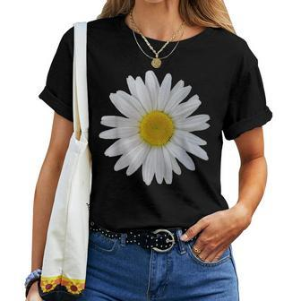White Daisy Flower Blooming Daisy Blooms Flowery Daisies Women T-shirt | Mazezy