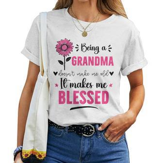 Womens Being A Grandma Doesnt Make Me Old It Makes Me Blessed Women T-shirt | Mazezy DE