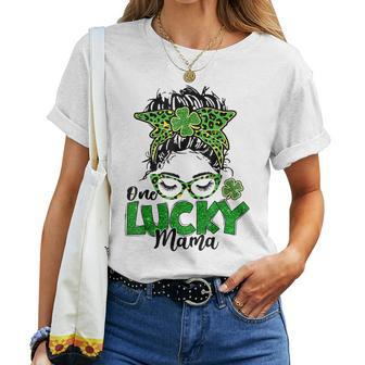 One Lucky Mama St Patricks Day Messy Bun Leopard Bandana Women T-shirt | Mazezy DE