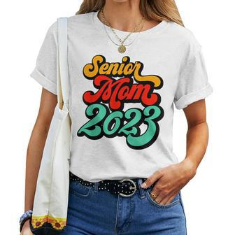 Senior Mom Class Of 2023 Vintage Retro Graduation Women T-shirt | Mazezy
